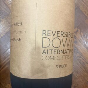 Full/queen down alternative comforter w shams (new)
